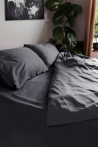 Anthracite handwoven stonewashed Turkish cotton duvet cover folded flat lay. Vintage-soft Denizli, OEKO-TEX. Vivamaison.