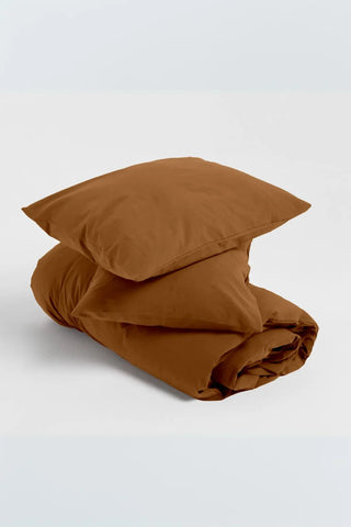 Caramel handwoven stonewashed Turkish cotton duvet cover styled bed. Vintage-soft Denizli, OEKO-TEX. Vivamaison.