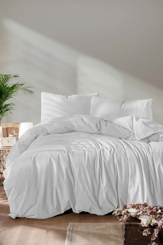 White handwoven stonewashed Turkish cotton duvet cover detail. Vintage-soft Denizli, OEKO-TEX. Vivamaison.