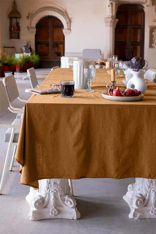 Caramel handwoven stonewashed Turkish cotton tablecloth table setting. Vintage-soft Denizli, OEKO-TEX. Vivamaison.