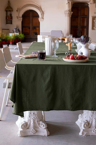 Green handwoven stonewashed Turkish cotton tablecloth table setting. Vintage-soft Denizli, OEKO-TEX. Vivamaison.