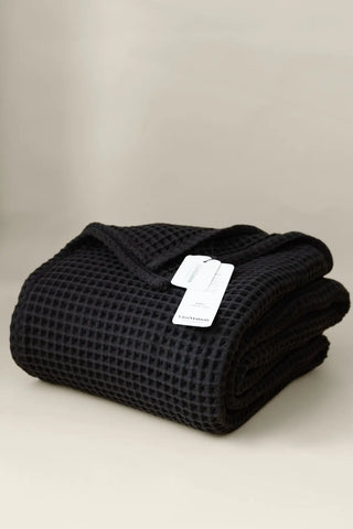 Black handwoven Turkish cotton waffle weave bedspread front full. 350 GSM Denizli, OEKO-TEX. Vivamaison.
