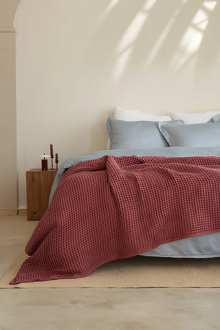 Burgundy handwoven Turkish cotton waffle weave bedspread folded flat lay. 350 GSM Denizli, OEKO-TEX. Vivamaison.