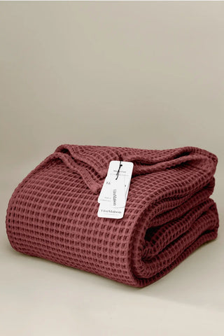 Burgundy handwoven Turkish cotton waffle weave bedspread front full. 350 GSM Denizli, OEKO-TEX. Vivamaison.