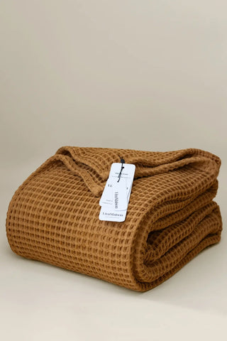 Caramel handwoven Turkish cotton waffle weave bedspread front full. 350 GSM Denizli, OEKO-TEX. Vivamaison.