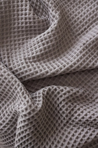 Grey handwoven Turkish cotton waffle weave bedspread lifestyle. 350 GSM Denizli, OEKO-TEX. Vivamaison.
