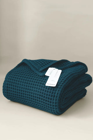 Indigo Blue handwoven Turkish cotton waffle weave bedspread front full. 350 GSM Denizli, OEKO-TEX. Vivamaison.