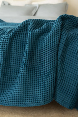 Indigo Blue handwoven Turkish cotton waffle weave bedspread lifestyle. 350 GSM Denizli, OEKO-TEX. Vivamaison.