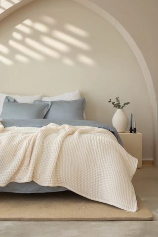 Natural handwoven Turkish cotton waffle weave bedspread detail. 350 GSM Denizli, OEKO-TEX. Vivamaison.