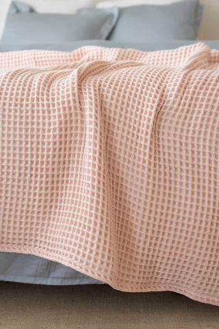 Pink handwoven Turkish cotton waffle weave bedspread folded flat lay. 350 GSM Denizli, OEKO-TEX. Vivamaison.