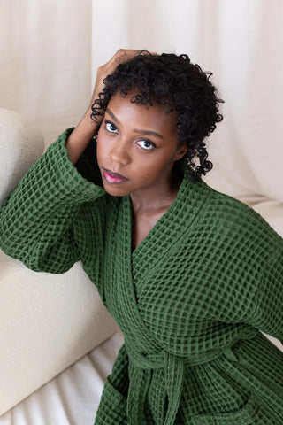 Dark Green handwoven Turkish cotton waffle kimono bathrobe close up. Denizli, OEKO-TEX. Vivamaison.
