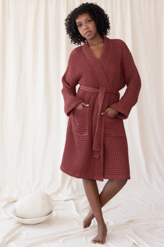Dark Red handwoven Turkish cotton waffle kimono bathrobe front full. Denizli, OEKO-TEX. Vivamaison.