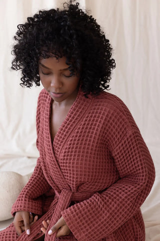 Dark Red handwoven Turkish cotton waffle kimono bathrobe lifestyle. Denizli, OEKO-TEX. Vivamaison.