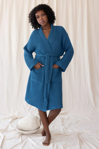 Indigo Blue handwoven Turkish cotton waffle kimono bathrobe front full. Denizli, OEKO-TEX. Vivamaison.