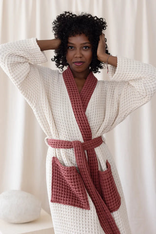 White Burgundy handwoven waffle two-tone kimono bathrobe portrait hands. Handwoven Denizli, OEKO-TEX. Vivamaison.