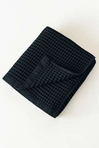 Black handwoven Turkish cotton waffle weave towel set of 2 bath towels stacked. Denizli, OEKO-TEX. Vivamaison.