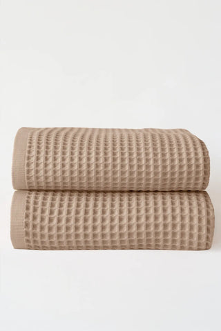 Brown handwoven Turkish cotton waffle weave towel bath towel folded detail. Denizli, OEKO-TEX. Vivamaison.