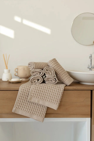 Brown handwoven Turkish cotton waffle weave towel washcloth detail. Denizli, OEKO-TEX. Vivamaison.