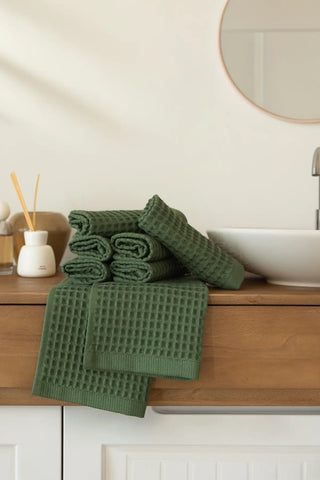 Dark Green handwoven Turkish cotton waffle weave towel washcloth detail. Denizli, OEKO-TEX. Vivamaison.