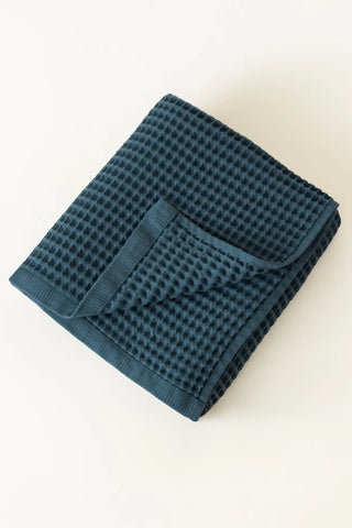 Indigo Blue handwoven Turkish cotton waffle weave towel set of 2 bath towels stacked. Denizli, OEKO-TEX. Vivamaison.