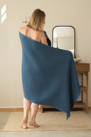 Indigo Blue handwoven Turkish cotton waffle weave towel lifestyle back view. Denizli, OEKO-TEX. Vivamaison.