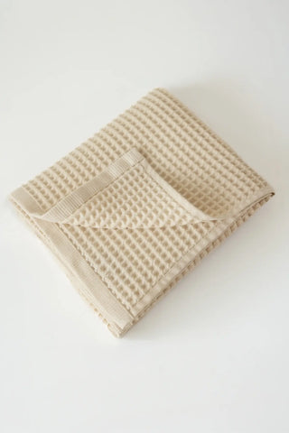 Natural handwoven Turkish cotton waffle weave towel set of 2 bath towels stacked. Denizli, OEKO-TEX. Vivamaison.