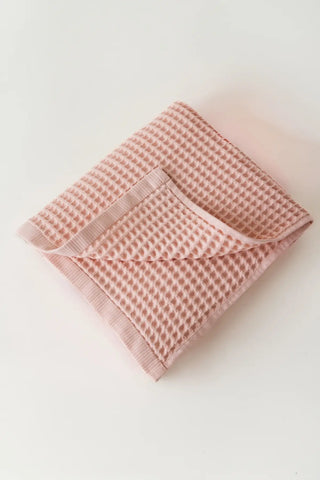Pink handwoven Turkish cotton waffle weave towel set of 2 bath towels stacked. Denizli, OEKO-TEX. Vivamaison.