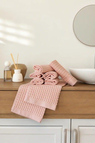 Pink handwoven Turkish cotton waffle weave towel washcloth detail. Denizli, OEKO-TEX. Vivamaison.