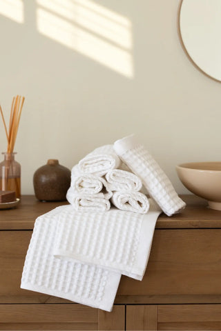 White handwoven Turkish cotton waffle weave towel bathroom styling. Denizli, OEKO-TEX. Vivamaison.
