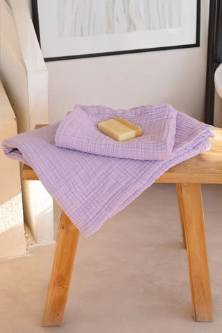 Close-up of lilac muslin gauze weave on a handwoven Turkish cotton towel from VivaMaison Denizli
