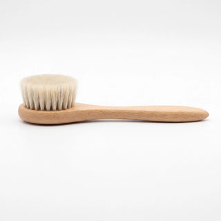 Side profile of the beech wood face brush showing the thin neck and 2 cm bristle head - VivaMaison