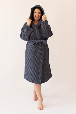 Handwoven Turkish cotton waffle hooded bathrobe in Anthracite - Vivamaison Denizli OEKO-TEX certified
