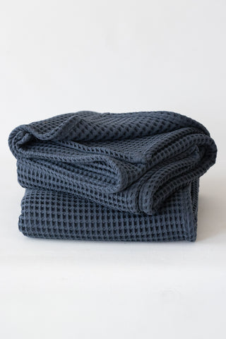 Detail of Anthracite waffle weave Turkish cotton towel - handwoven Denizli craft