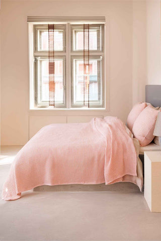 Detail of Natural 350 GSM Turkish waffle cotton bedspread fabric - handwoven Denizli